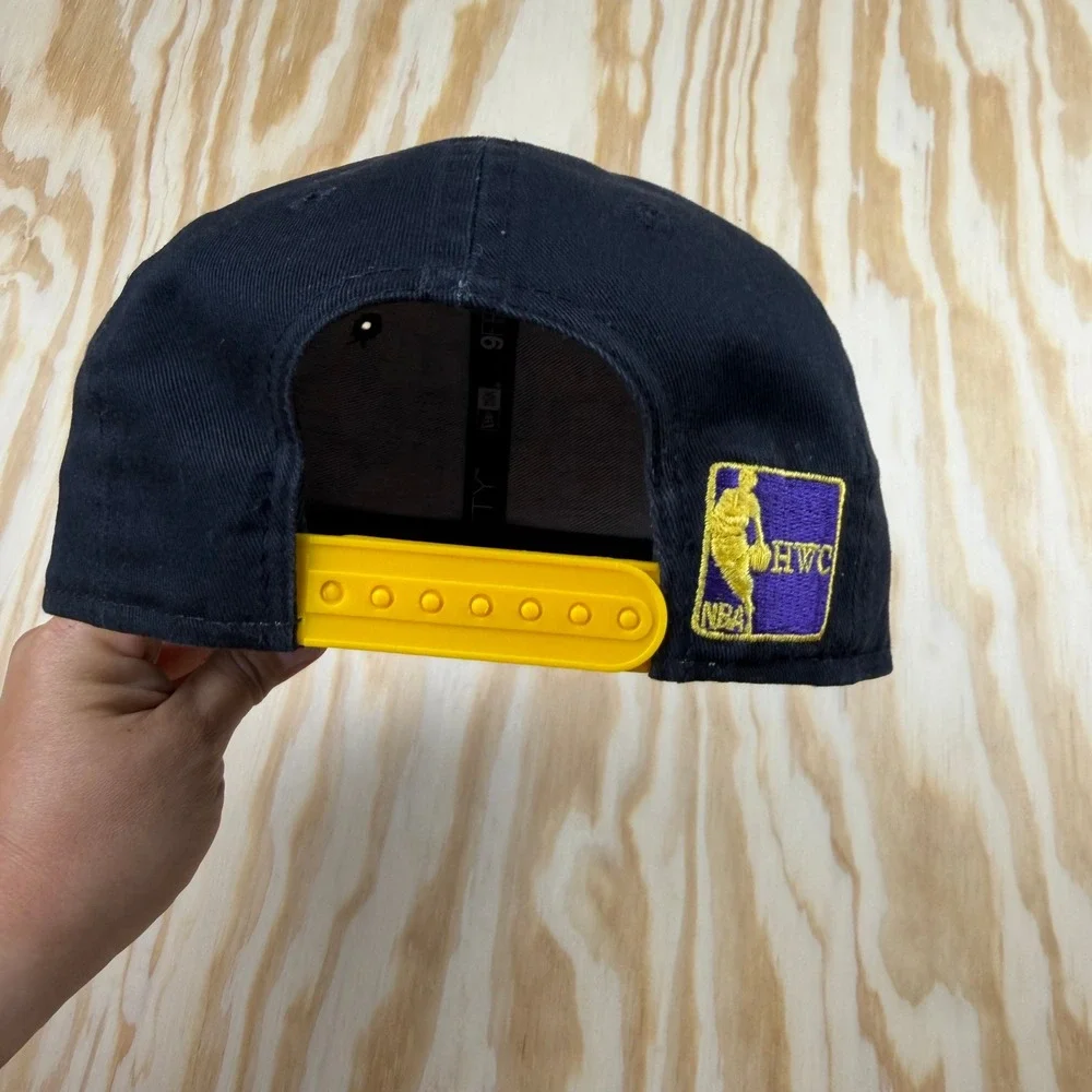 New Era 9FIFTY Los Angeles Lakers Youth Snapback‎ Hat Black Yellow NBA HWC Cap